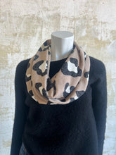 Load image into Gallery viewer, Animal print single cowl
